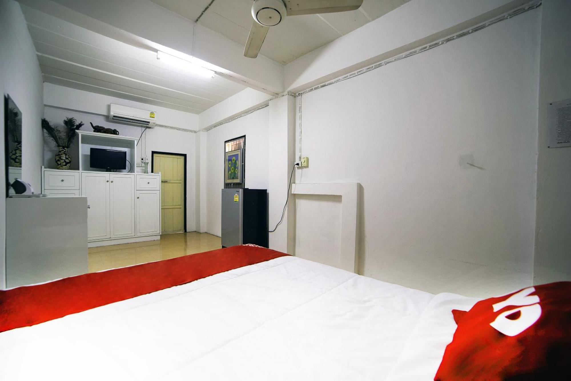 Oyo 560 Chang Hostel Suvarnabhumi Bangkok Exterior photo