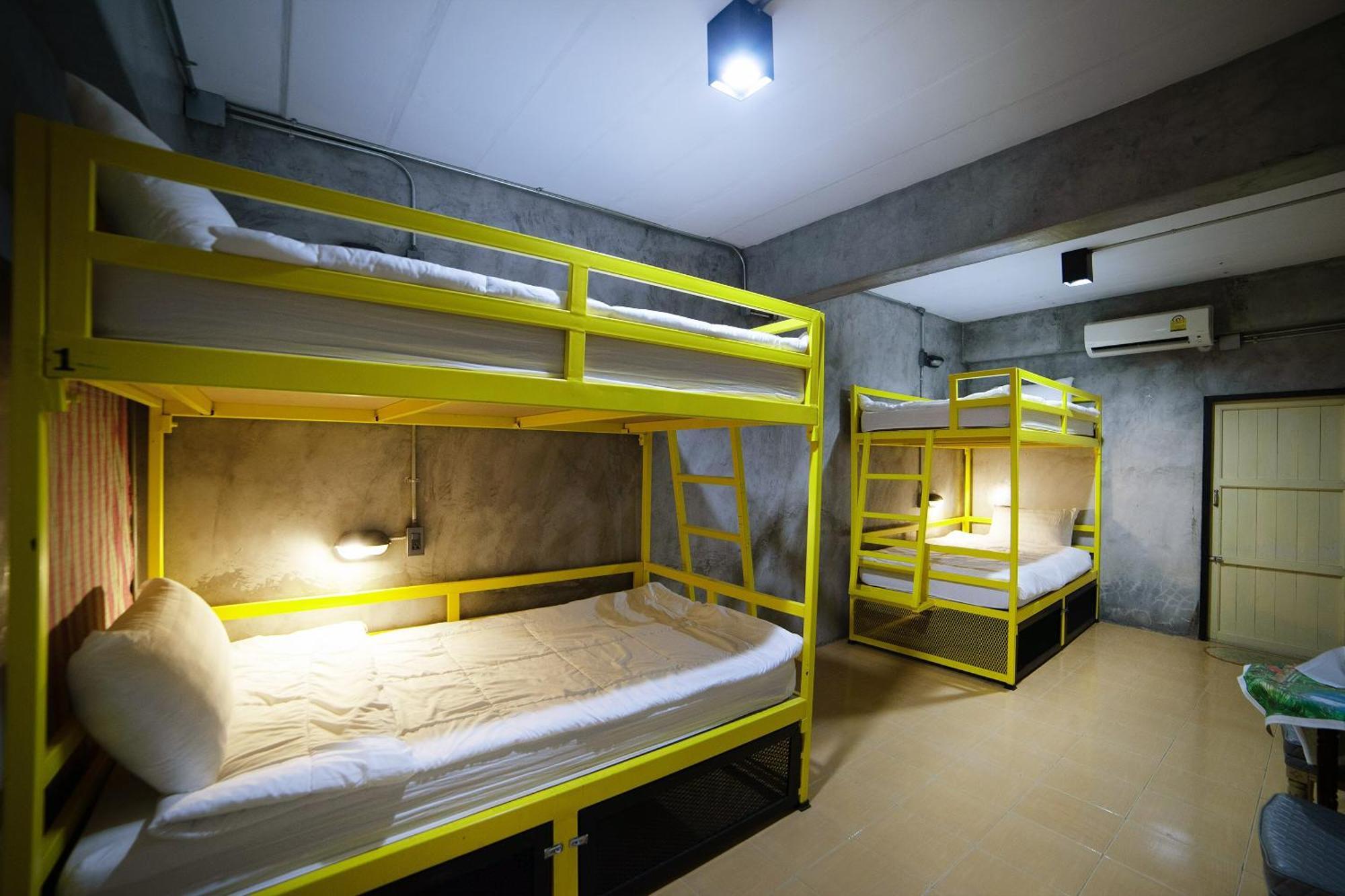 Oyo 560 Chang Hostel Suvarnabhumi Bangkok Exterior photo
